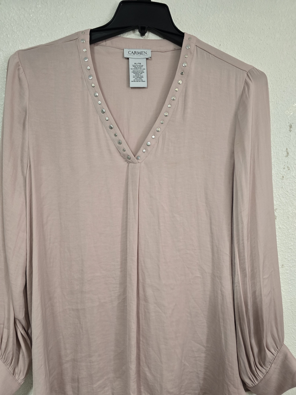 Carmen Marc Valvo Pale Pink V-Neck Blouse with Gem Trim - Picture 3 of 13